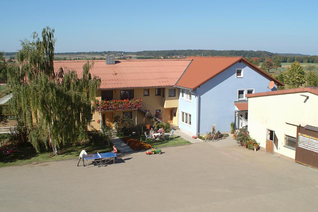Ferienwohnung Taubertal Familie Arold クレーグリンゲン エクステリア 写真